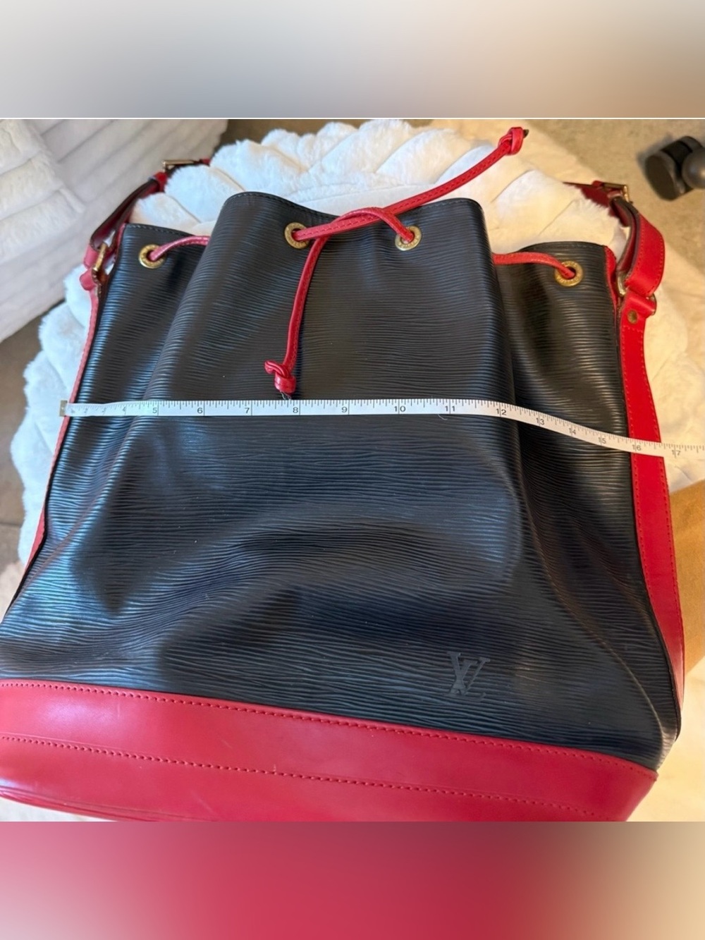 Authentic Louis Vuitton bucket-style shoulder bag Epi leather with red trim. - Picture 9 of 16